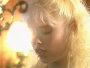 La bellezza bionda e l'uomo godono del piacere sessuale